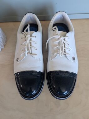 G/FORE Women's Cap ToeGallivanter, a spikeless golf Classic Shoes Green/ white